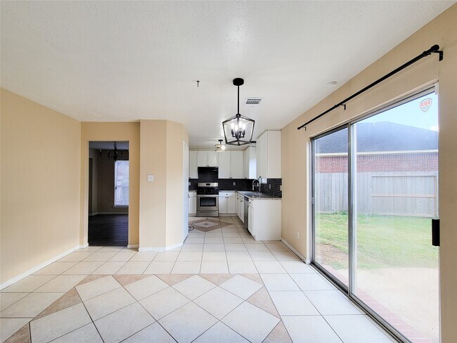 Building Photo - 4626 Jaymar Dr