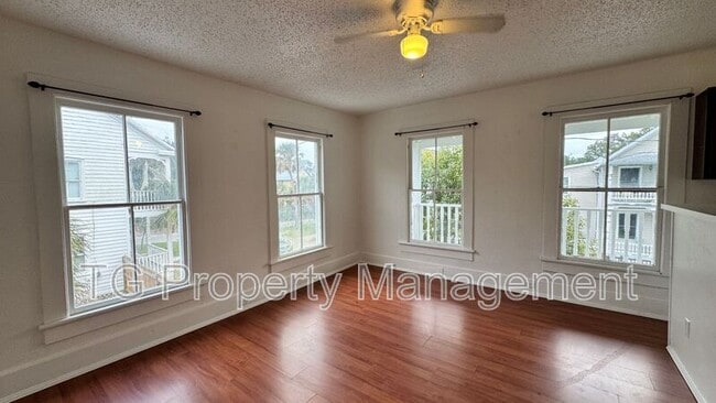 Building Photo - 32 Sanford St