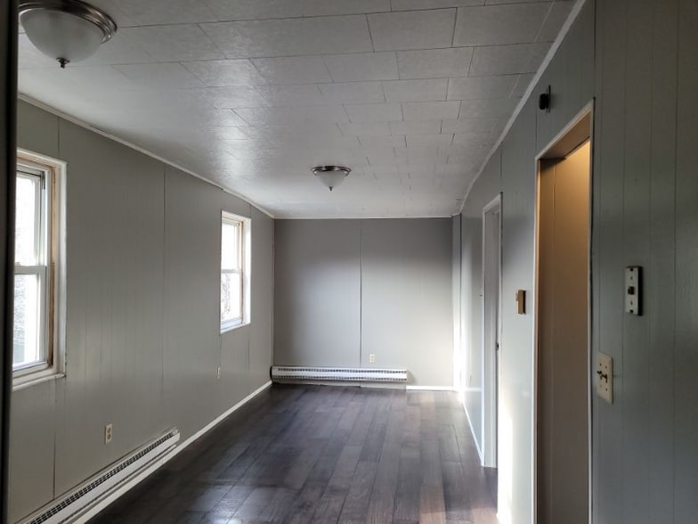 Building Photo - 511 W Centre St