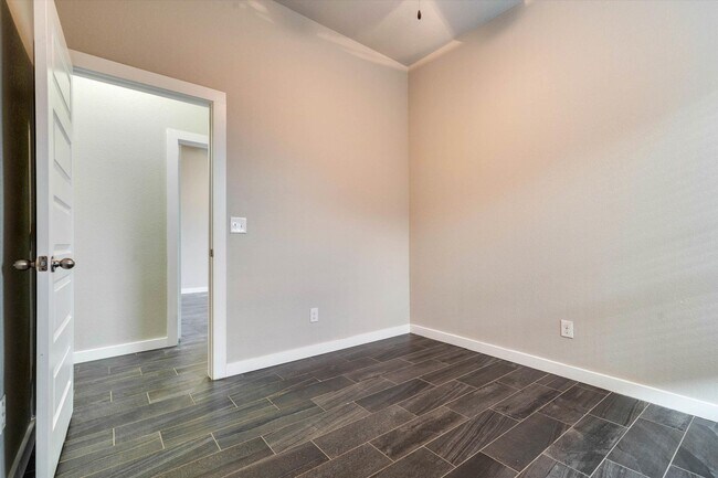 Building Photo - 130 Hidden Springs Dr