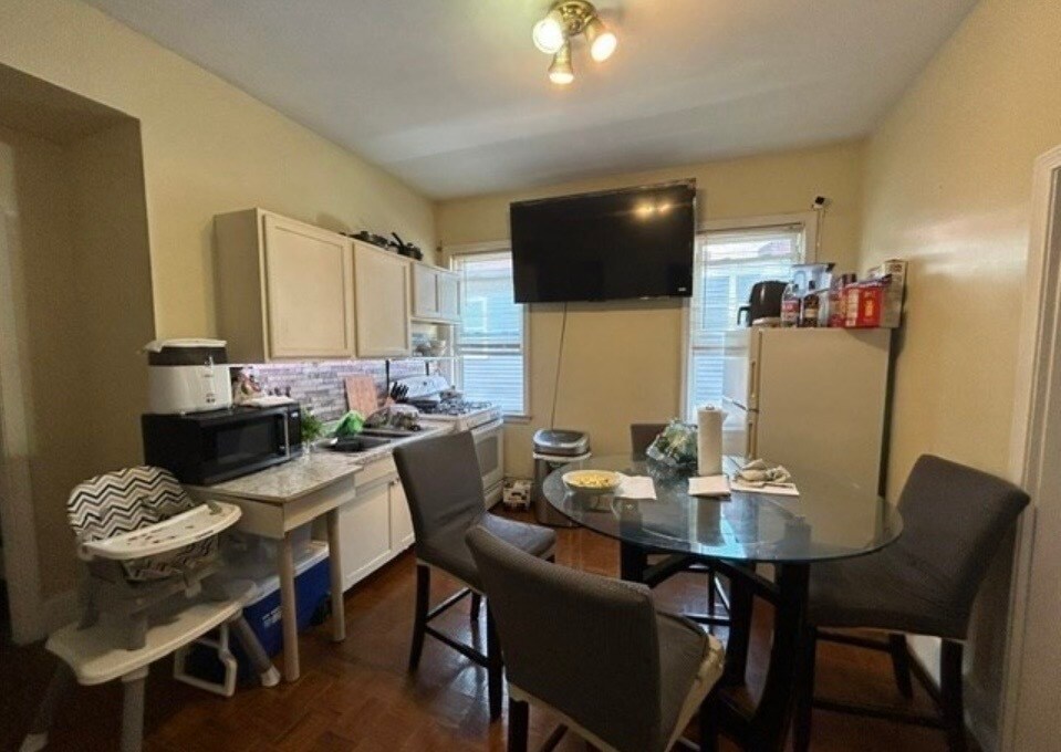 Kitchen - 42 Haverford St