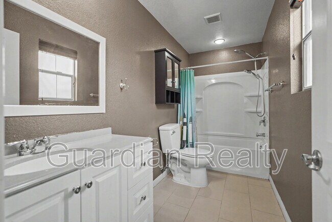 Building Photo - 3220 Jevonda Ave