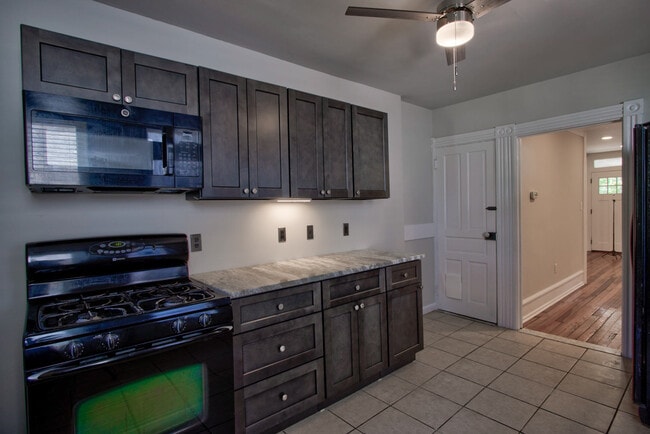 Building Photo - 1115 Frances Ave