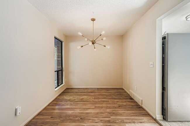 Building Photo - Fantastic Location Near Kendrick Lake Park!