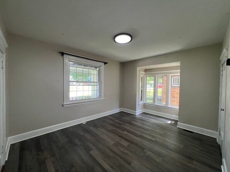 Leisure room - 8242 Buchanan Ave