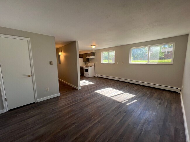 Interior Photo - Laporte1850 (KC-LN-KB)