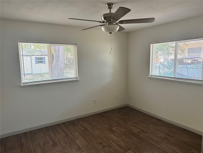 Building Photo - 855 Maybrook Dr