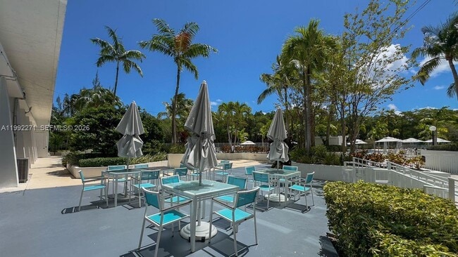 Building Photo - 100 Bayview Dr