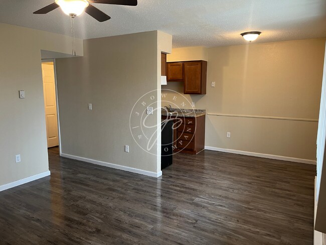 Building Photo - Clean & Affordable 2-Bedroom – Move-In Ready – East Toledo