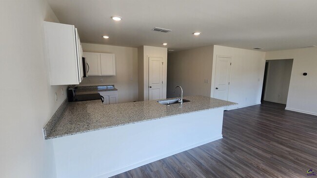 Building Photo - 307 Gazebo Dr