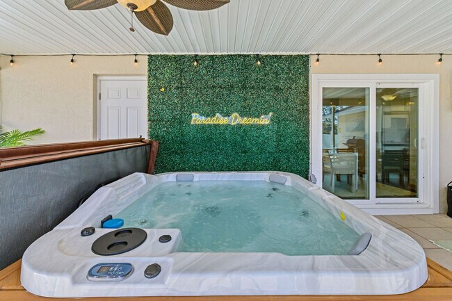 Building Photo - 9414 Laura Anne Dr