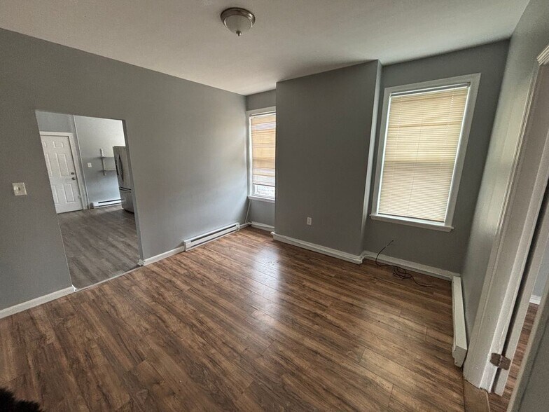 Building Photo - 2372 Main St