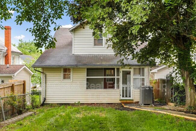 Building Photo - 208 N Mary St