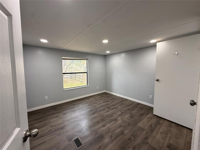 Building Photo - 8824 Overlook Dr