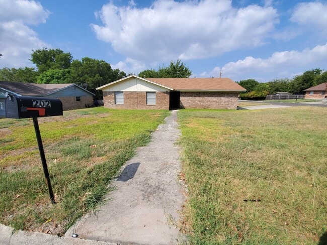 Building Photo - 202 S Willis St