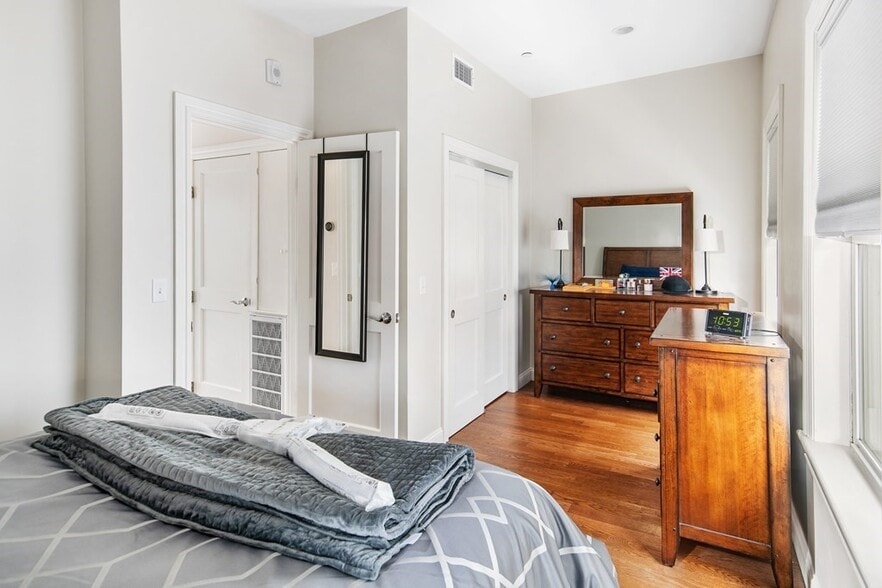 Building Photo - 323 Athens St