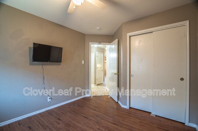 Building Photo - 9123 Valhalla