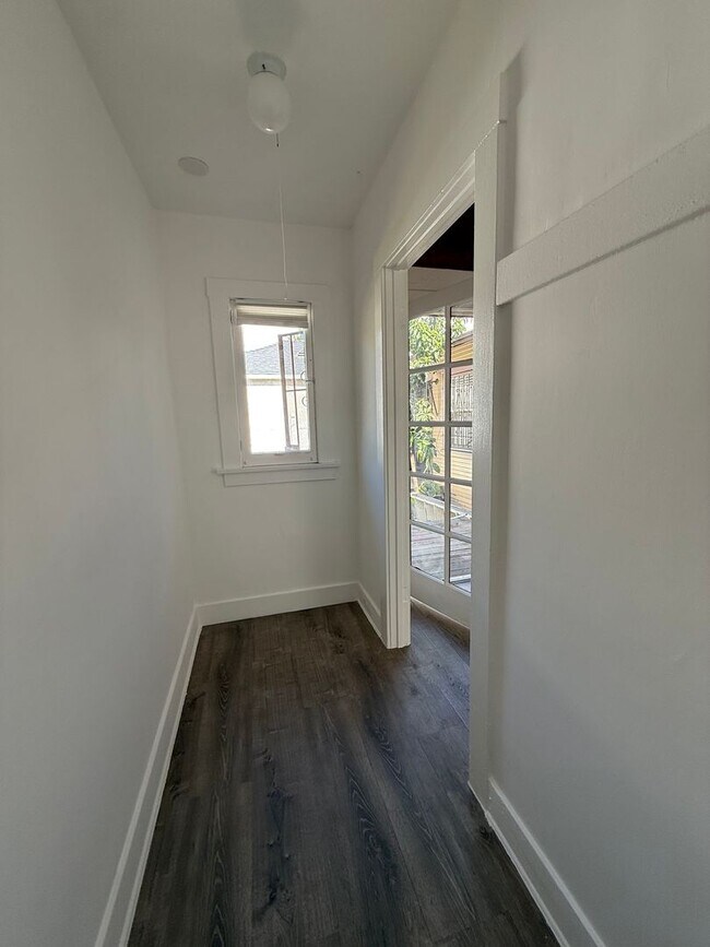 Building Photo - 6028 Eleanor Ave