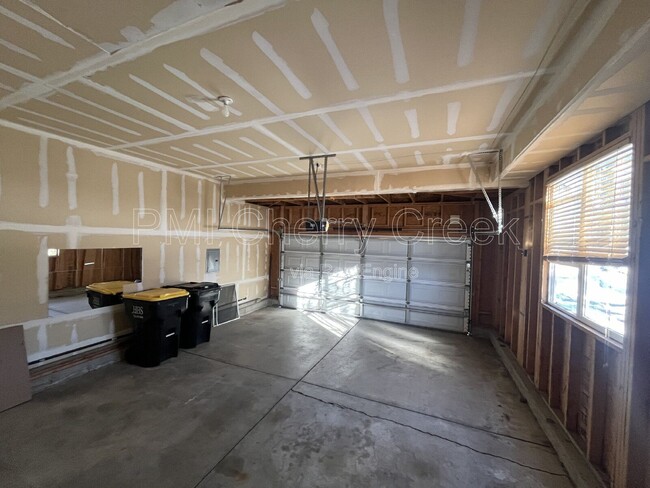 Building Photo - 5271 Canyon View Dr