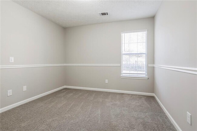 Building Photo - 2323 Heatherton Cir