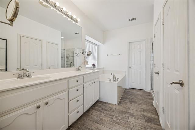 Building Photo - 12861 Farmington Dr