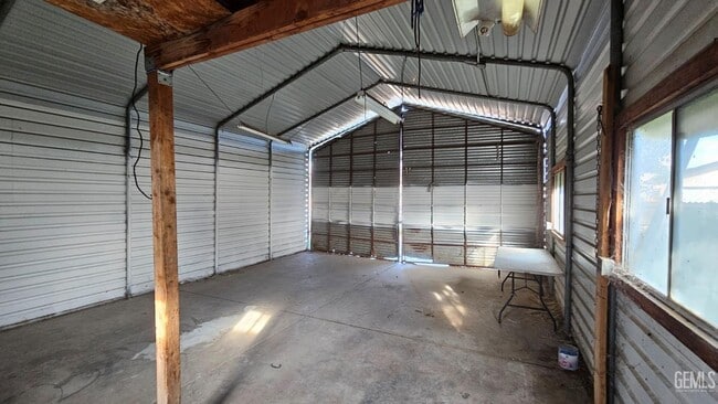 Building Photo - South Bakersfield Home for Lease 3 Bed 1.7...