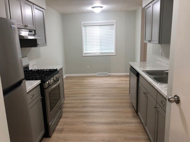 Primary Photo - 926/928 Sprucewood Ln