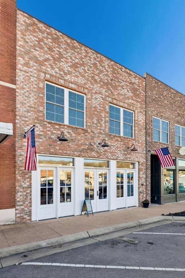 Building Photo - 118 N Main St