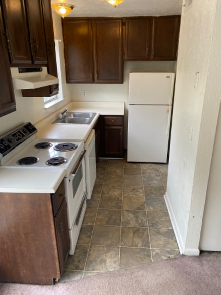 Building Photo - 214 Cross Lanes Dr