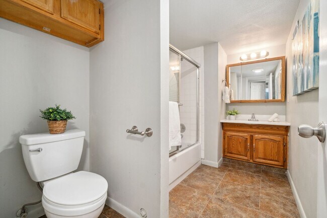 Building Photo - 810 W Laurel St