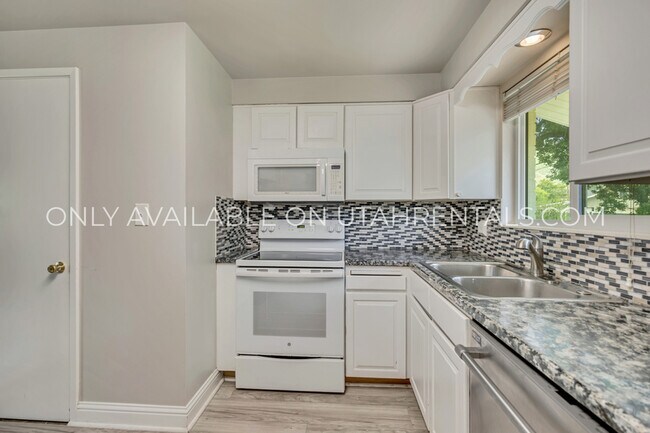 Building Photo - 786 E 350 N