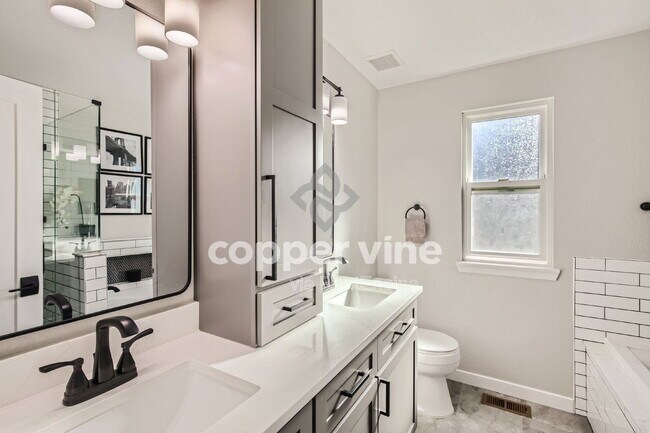 Building Photo - 13336 Franklin St