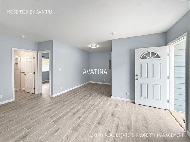 Building Photo - 811 20th Ave