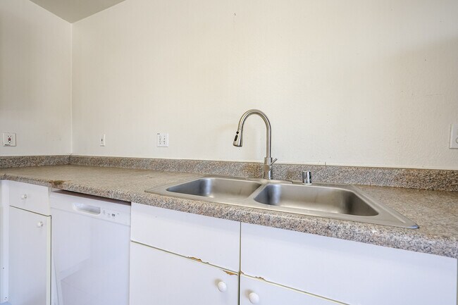 Building Photo - 11816 W Rosewood Dr