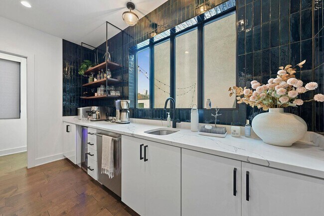 Building Photo - 236 Neruda Ave