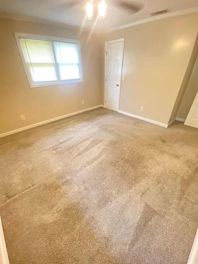 Building Photo - 206 Webb Rd