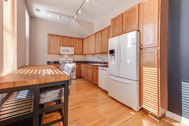 Building Photo - 210 Leonard Wood S