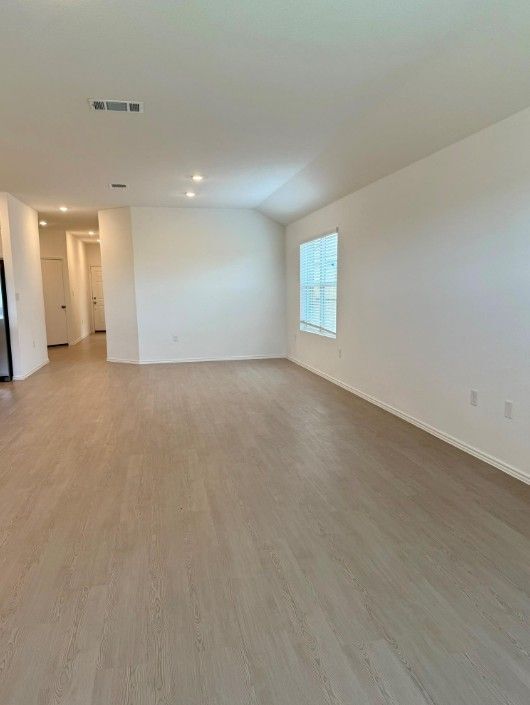 Building Photo - 106 Camargue Dr