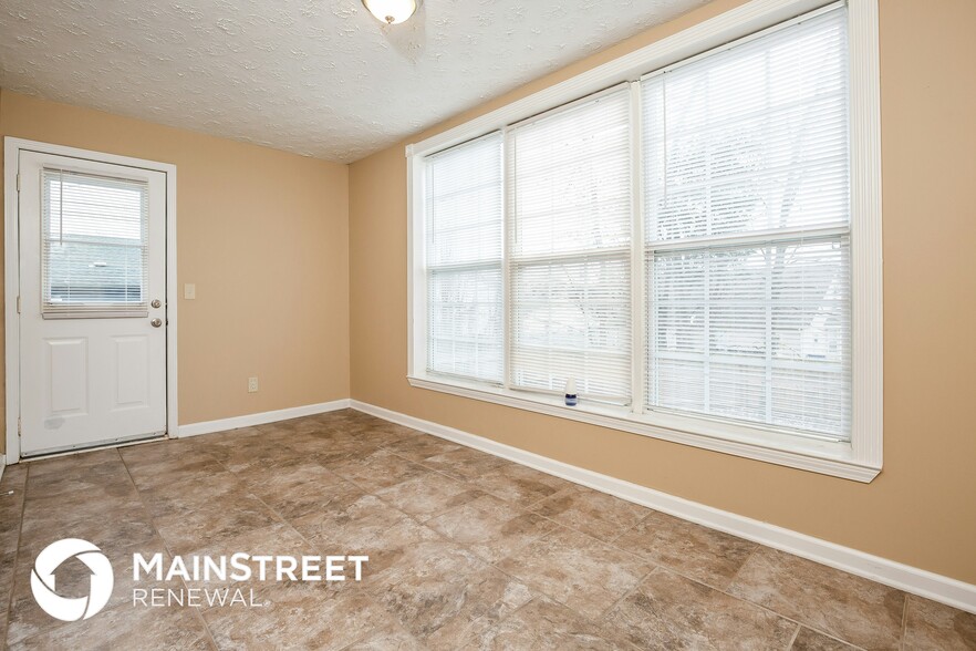 Building Photo - 403 Lake Forest Dr