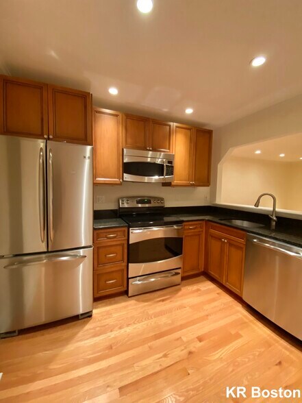 Building Photo - 6 Hilliard St