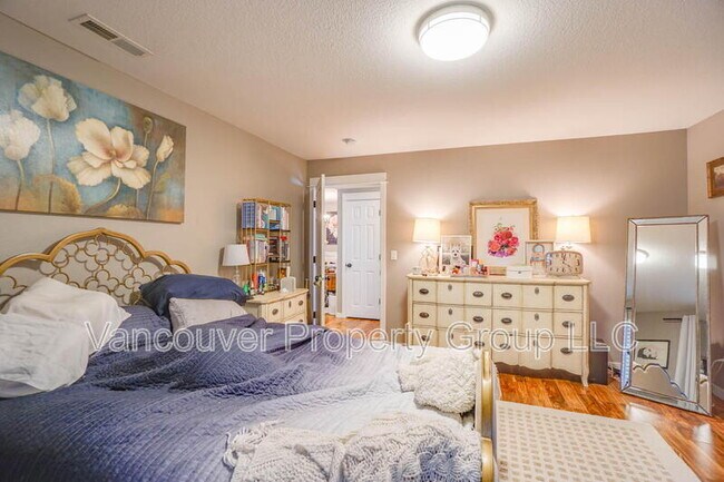 Building Photo - 14019 NE 20th Ave