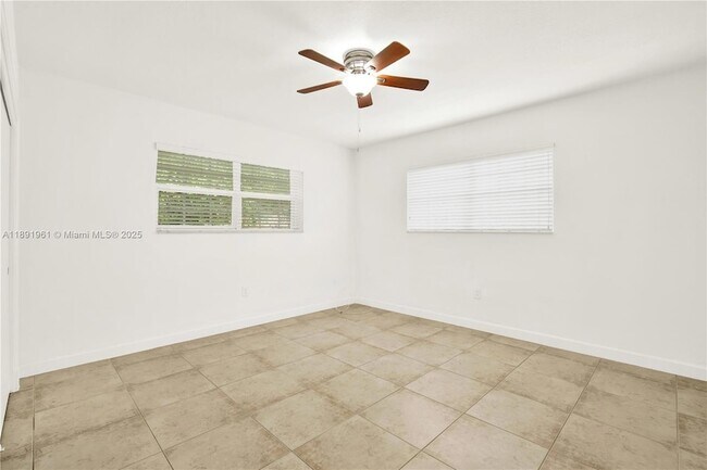 Building Photo - 331 Santander Ave