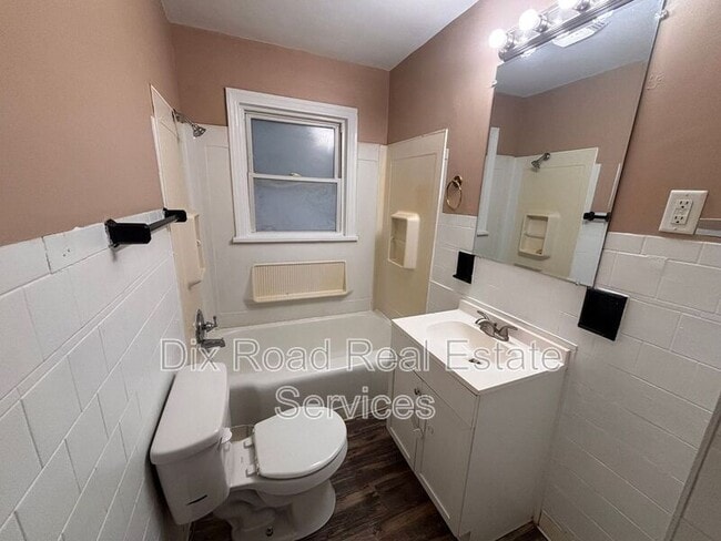 Building Photo - 344 W Parkwood Dr