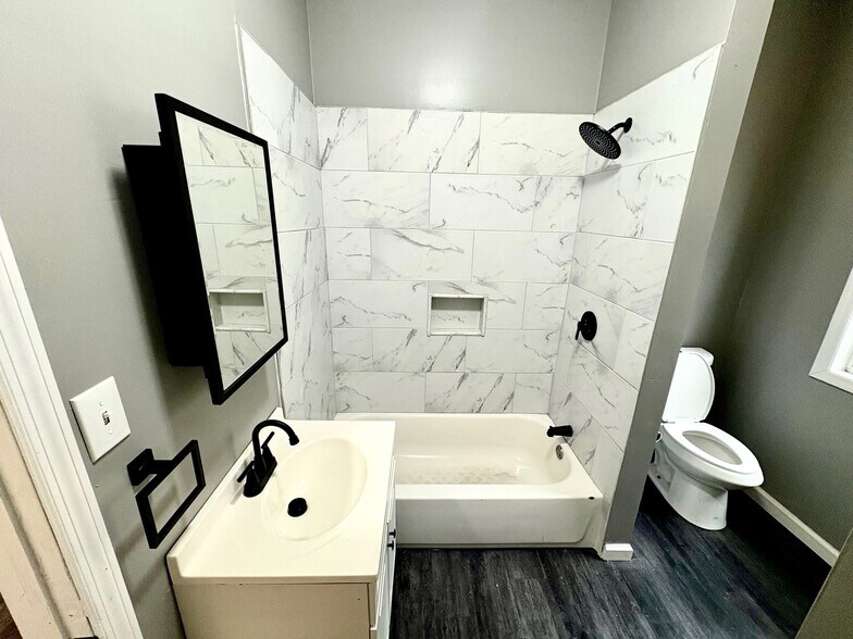 Bathroom - 27 N 18th St