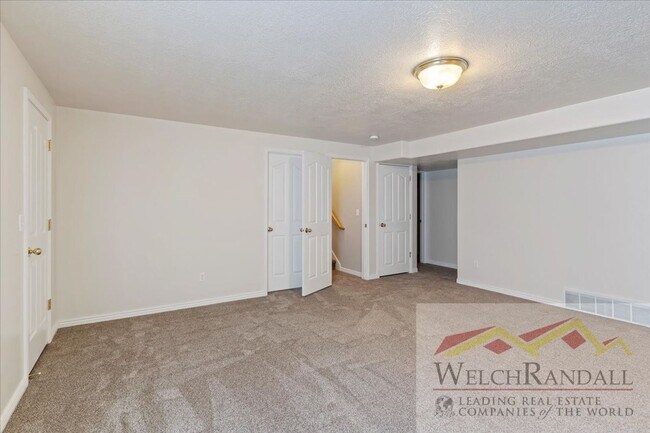 Building Photo - Stylish and Move-In Ready 2-Bedroom Townho...