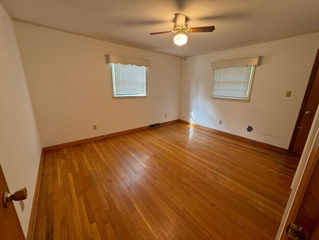 Building Photo - 1209 Dameron Rd