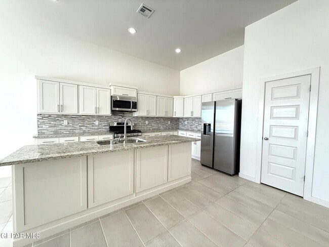 Building Photo - 7792 Enchanted Pk Dr