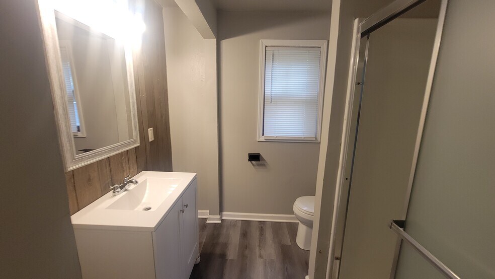 Building Photo - 1292 Stratford St