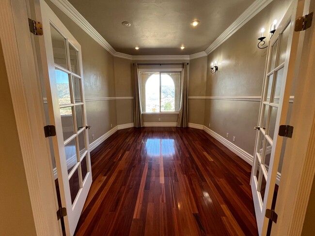 Building Photo - Beautiful 5 Bedroom 4 Bathroom House in Ga...
