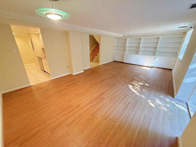 Building Photo - 2 Level, 2 Bedroom Hidden Gem in Dupont!